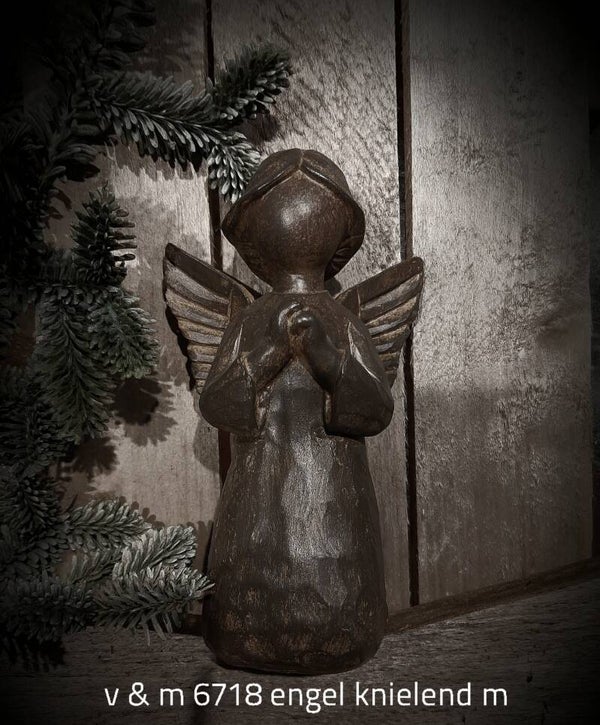 120004/6718 engeltje knielend M