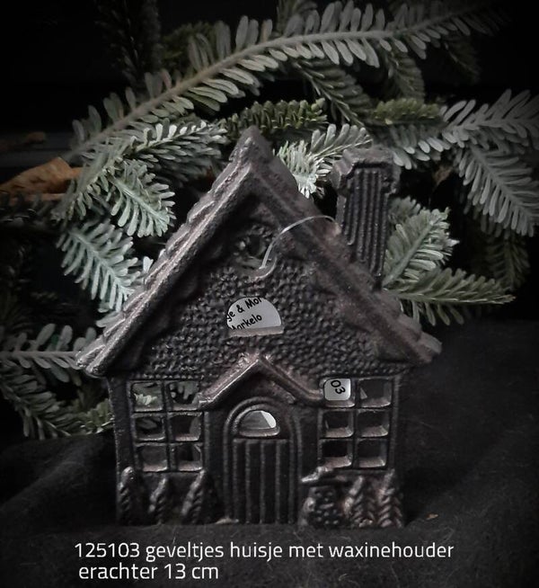 125103  gevelhuisje met waxinehoudertje erachter