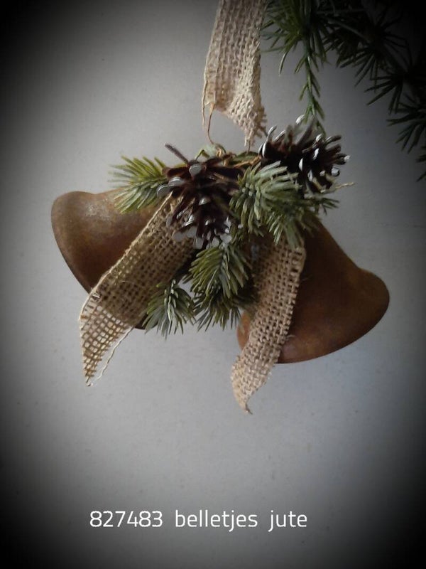 827483 klokjes met groen deco aan jute