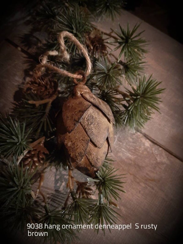 829038 hang ornament denneappel S rusty brown