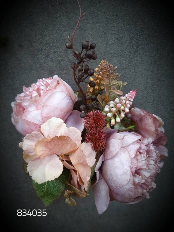 834035 vintage peony boeketje