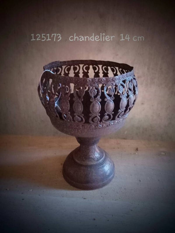 125173 rusty chandelier L metaal
