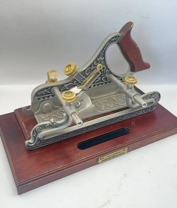 Lfd. Nr. 082 - Millers Patent Stanley Nr. 41 Hobel auf Präsentationssockel FRANKLIN MINT