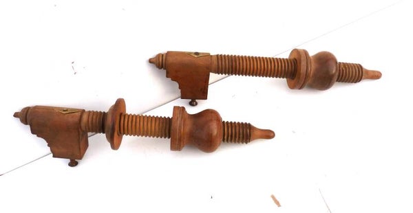 Seitenanschlag, Stellspindeln aus Nußbaum, Ø 22 mm, eine Mutter fehlt