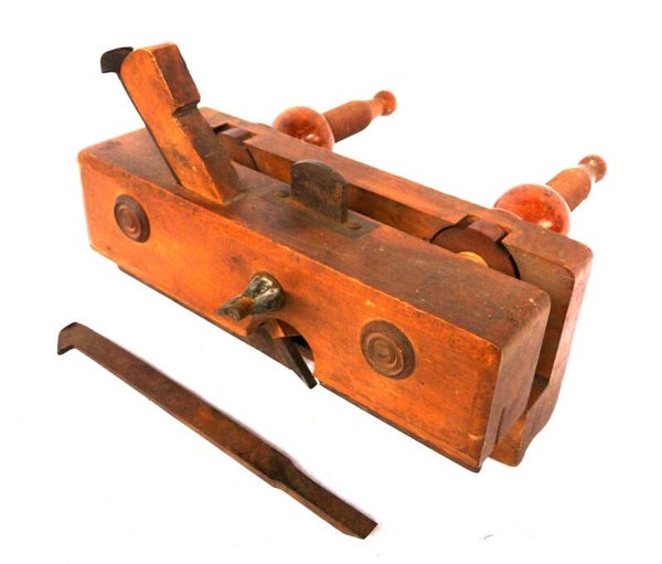 Lfd. Nr. 036 - 08 - Alter Hobel Sammlerstück, Nuthobel, mit  Hobeleisen 6 + 10 mm