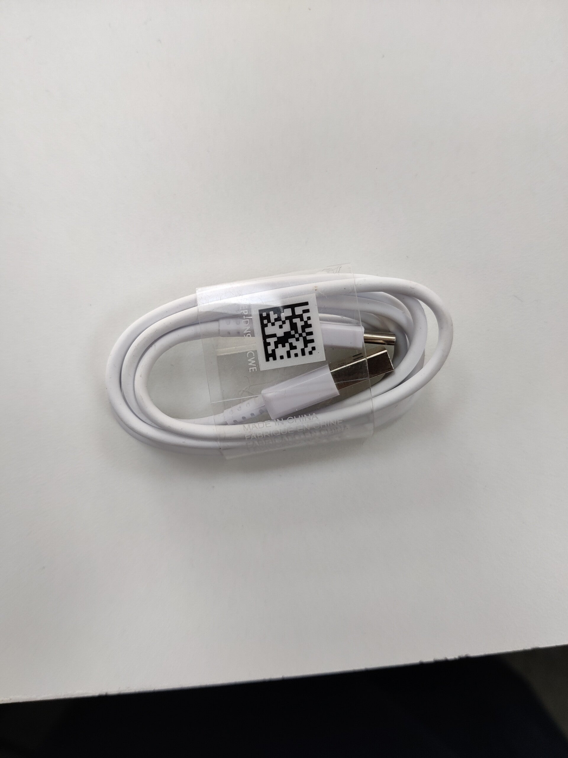 WHITE C TYPE CABLE