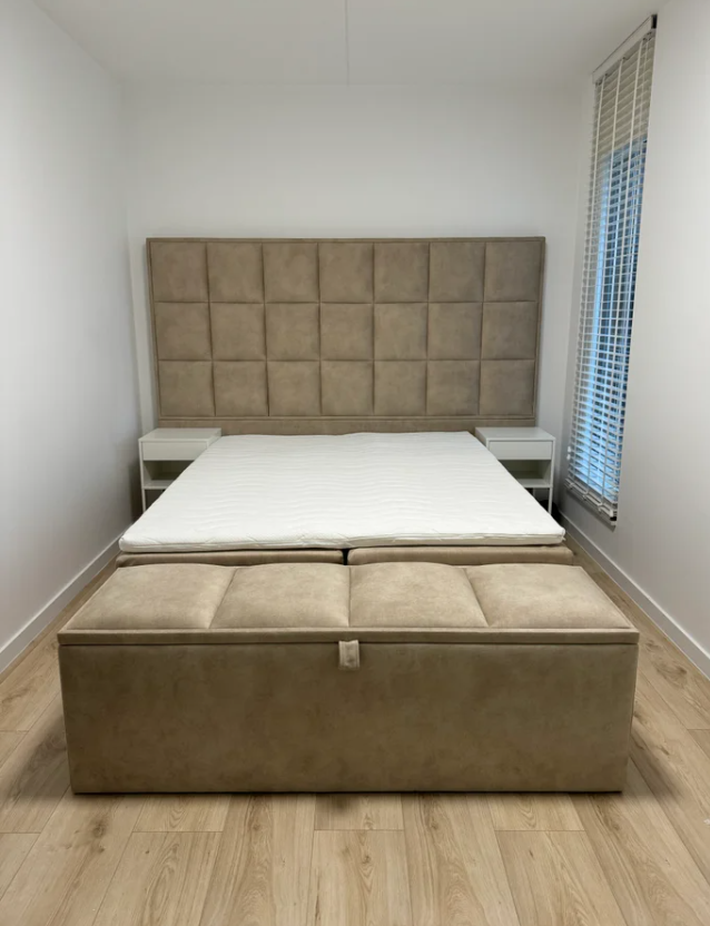 Boxspring Amsterdam Op maat (Verkrijgbaar in diverse soorten stoffen en kleuren en ook in meegestoffeerd matras!)