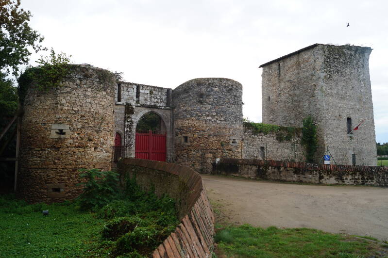 Essarts-en-Bocage chateau