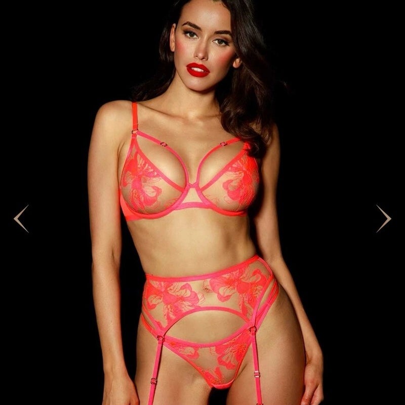 marivieneonpink49545361842.jpg