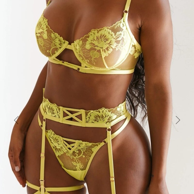 ariella48083338635.jpg