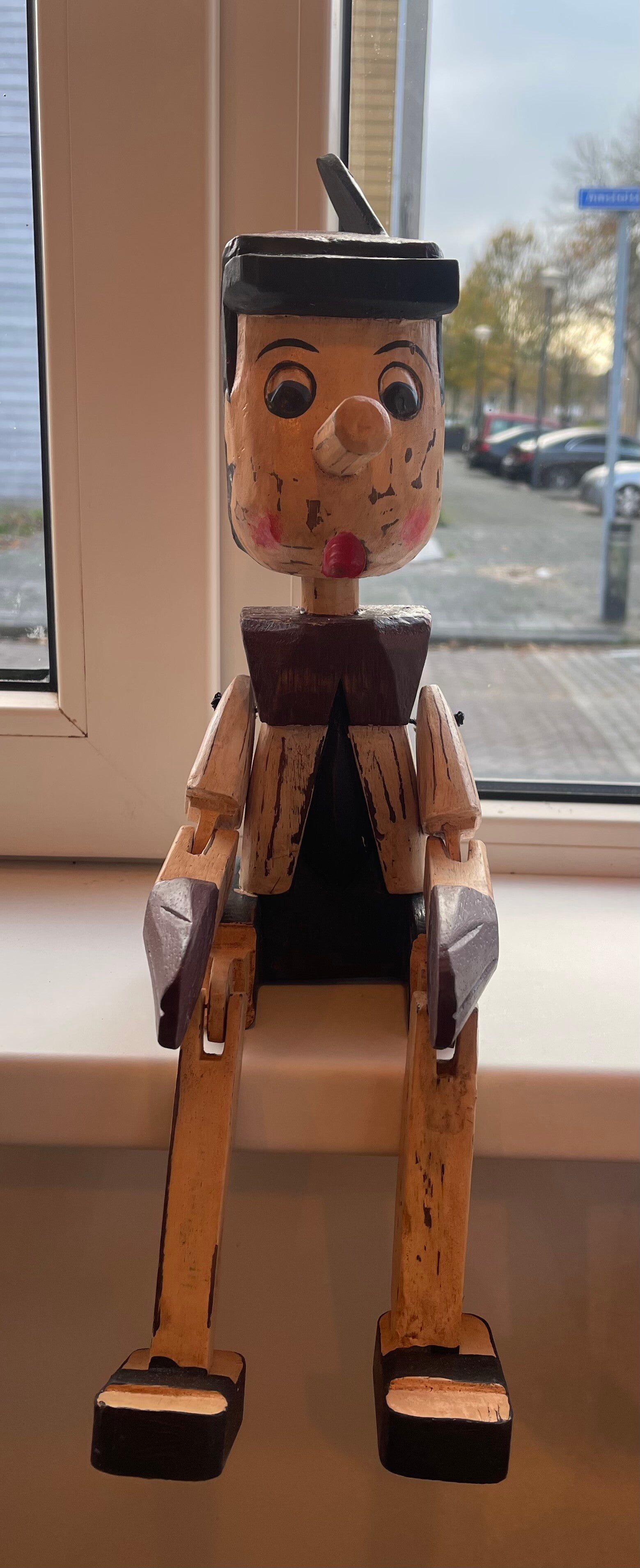 Houten Pinokkio - zittende pop - MIDDEL