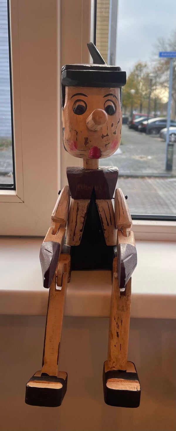 Houten Pinokkio - zittende pop - MIDDEL