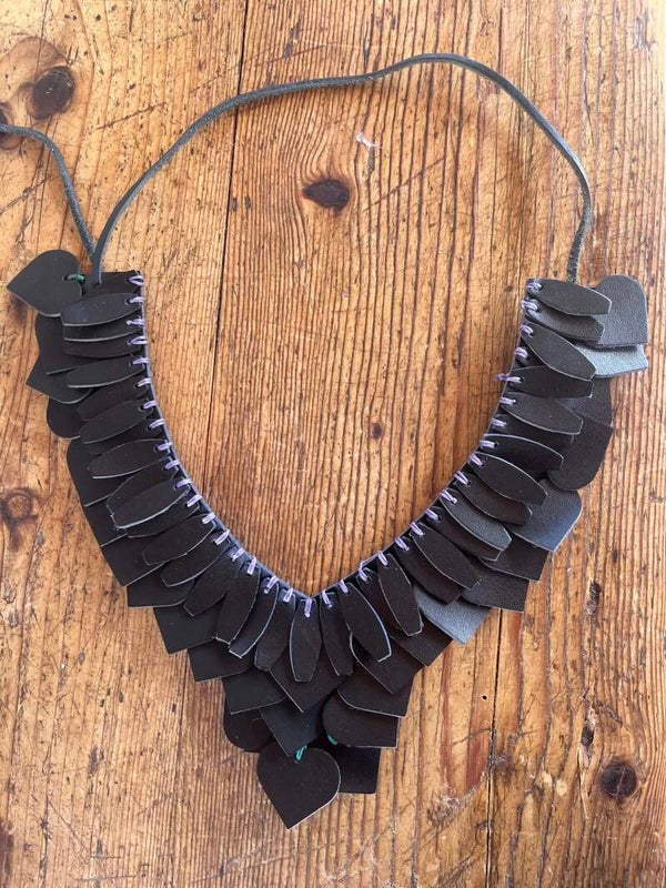 Collana Archetipi scollo a V