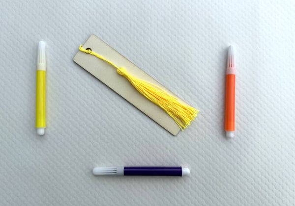 Bookmark (Ribbon colour may vary)