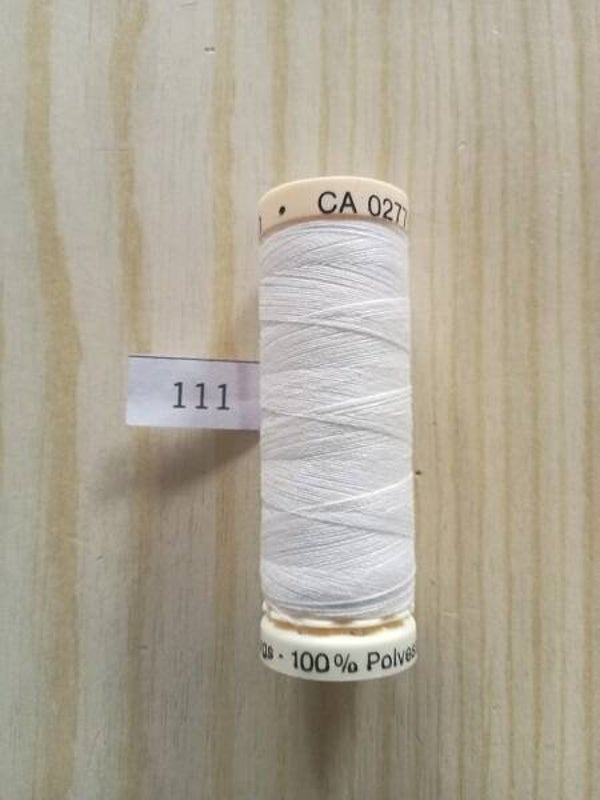 Fil Guterman pour tout coudre - 100 m - Blanc cassé N° 111