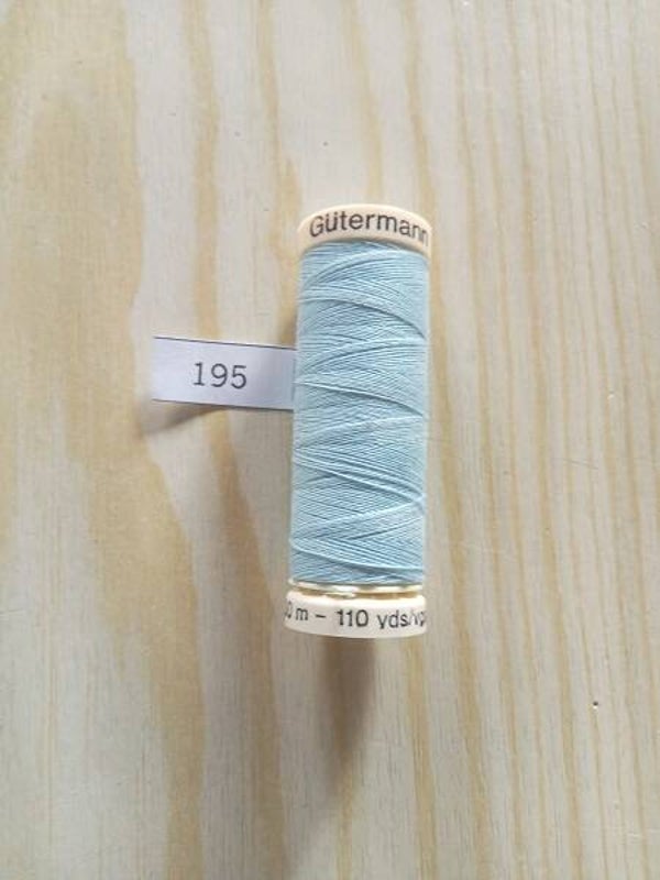 Fil Guterman pour tout coudre - 100 m - Bleu ciel N° 195