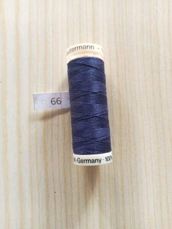 Fil Guterman pour tout coudre - 100 m - Bleu marine N° 66