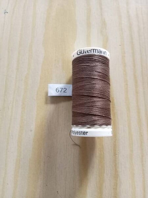 Fil Guterman pour tout coudre - 100 m - 500 m - Marron N° 672