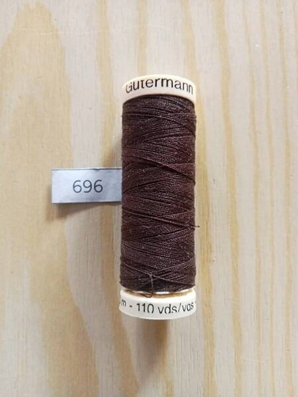 Fil Guterman pour tout coudre - 100 m - Marron N° 696