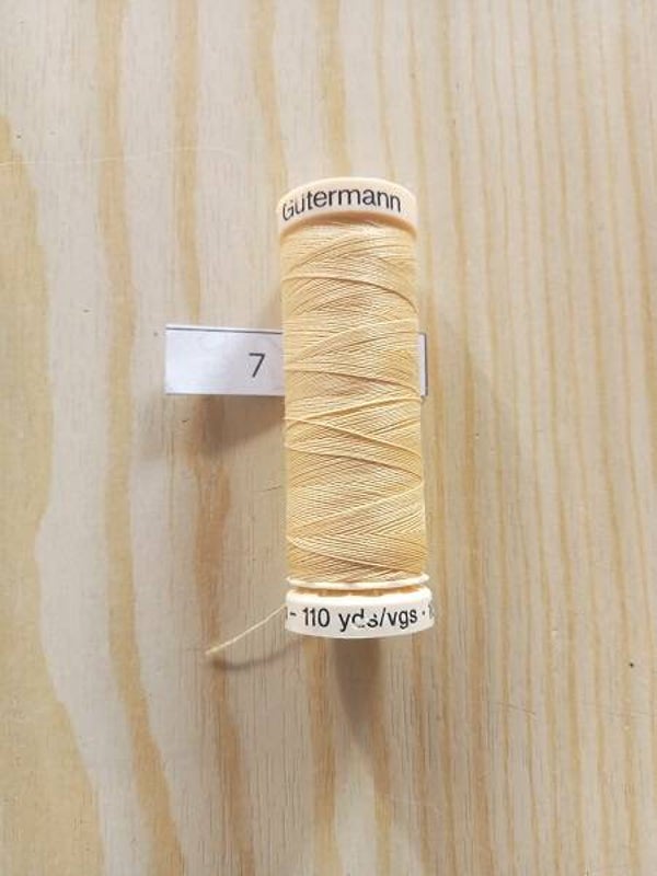 Fil Guterman pour tout coudre - 100m - Jaune N°7