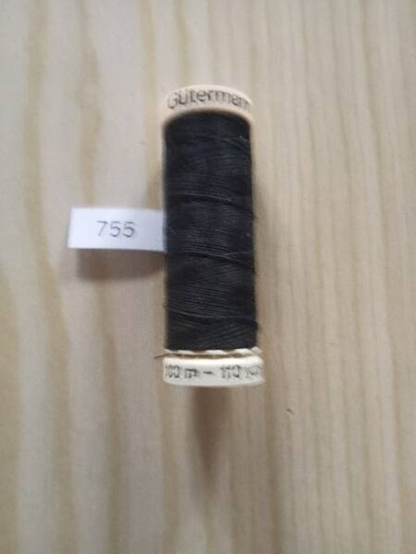 Fil Guterman pour tout coudre - 100 m - Gris anthracite foncé N° 755