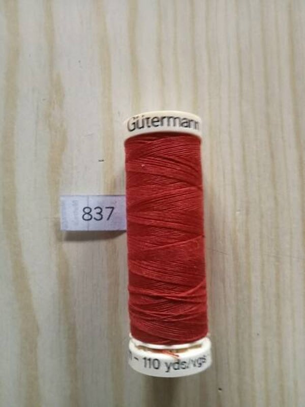 Fil Guterman pour tout coudre - 100 m - Bordeaux clair N° 837