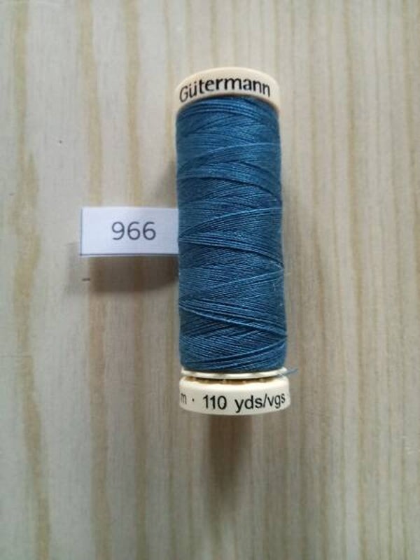 Fil Guterman pour tout coudre - 100 m - Bleu N° 966