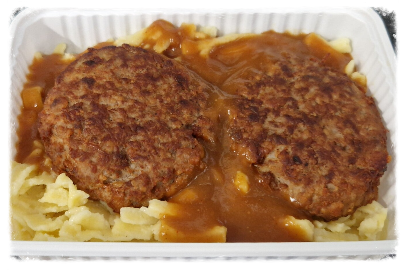 2 Fleischküchle mit Nudeln und Soße