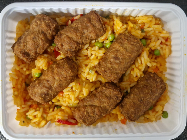 6 Cevapcici auf bunten Djuvec` Reis