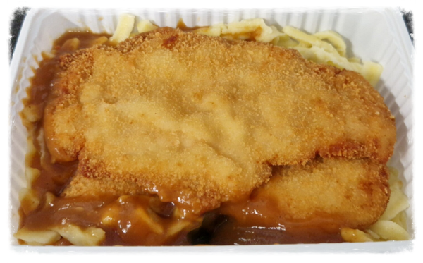 2 Schweineschnitzel mit Nudeln und Bratensoße