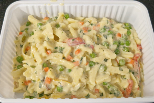 Vegetarische Spätzle Pfanne mit Sahne, Käse und Gemüse