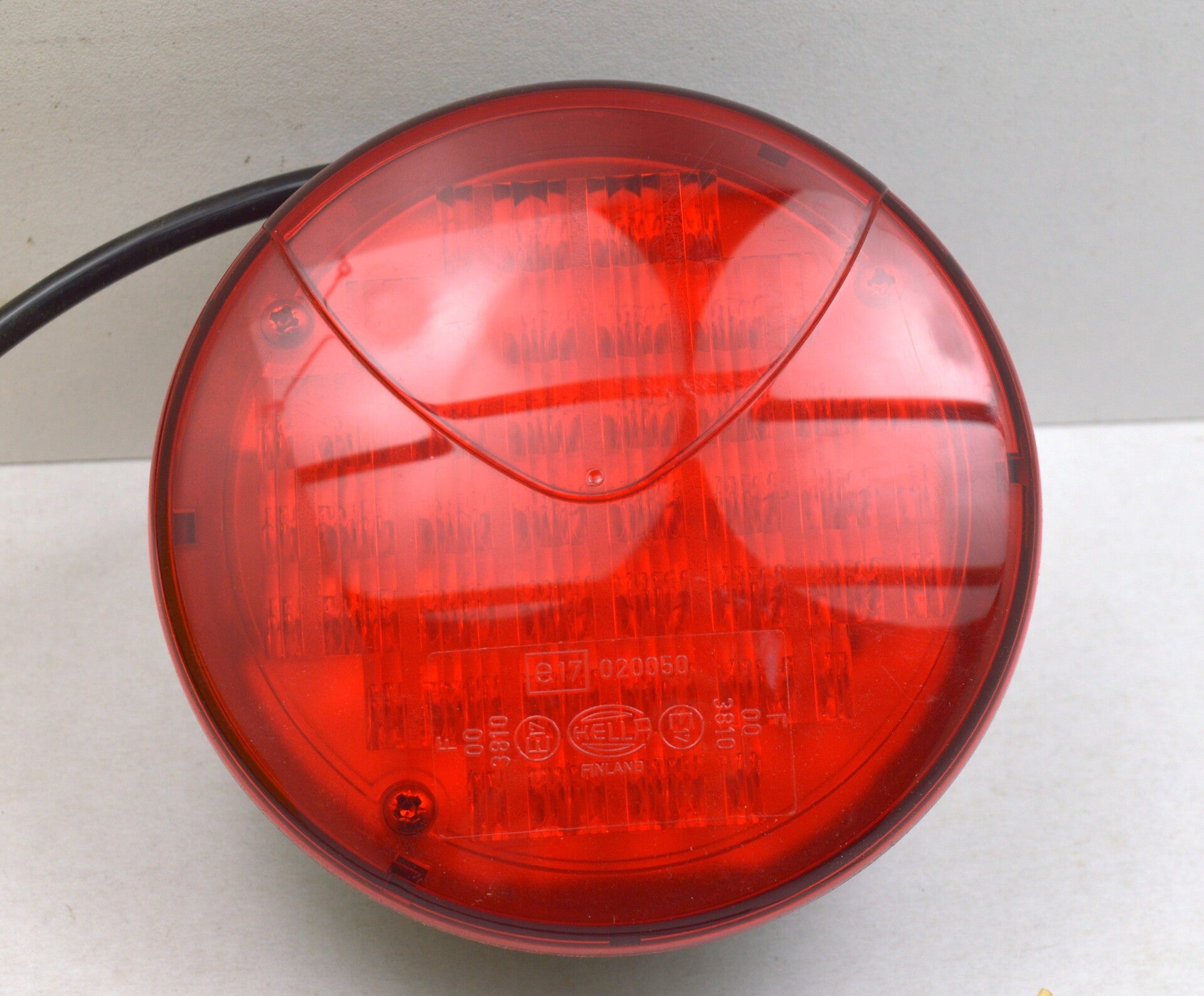Hella 2NE 964 169-341 led rond rood mistachterlicht universeel