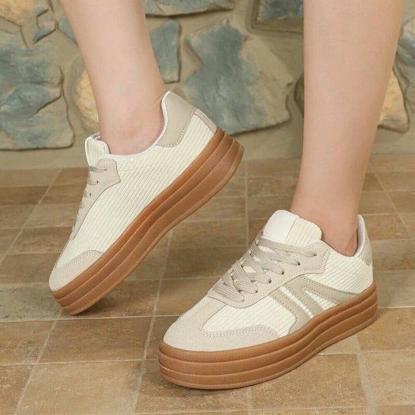 Ribbed platform sneaker