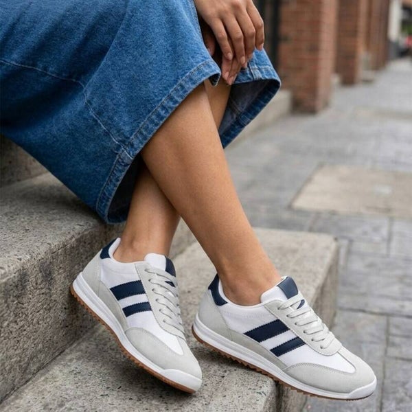 Retro runner sneaker