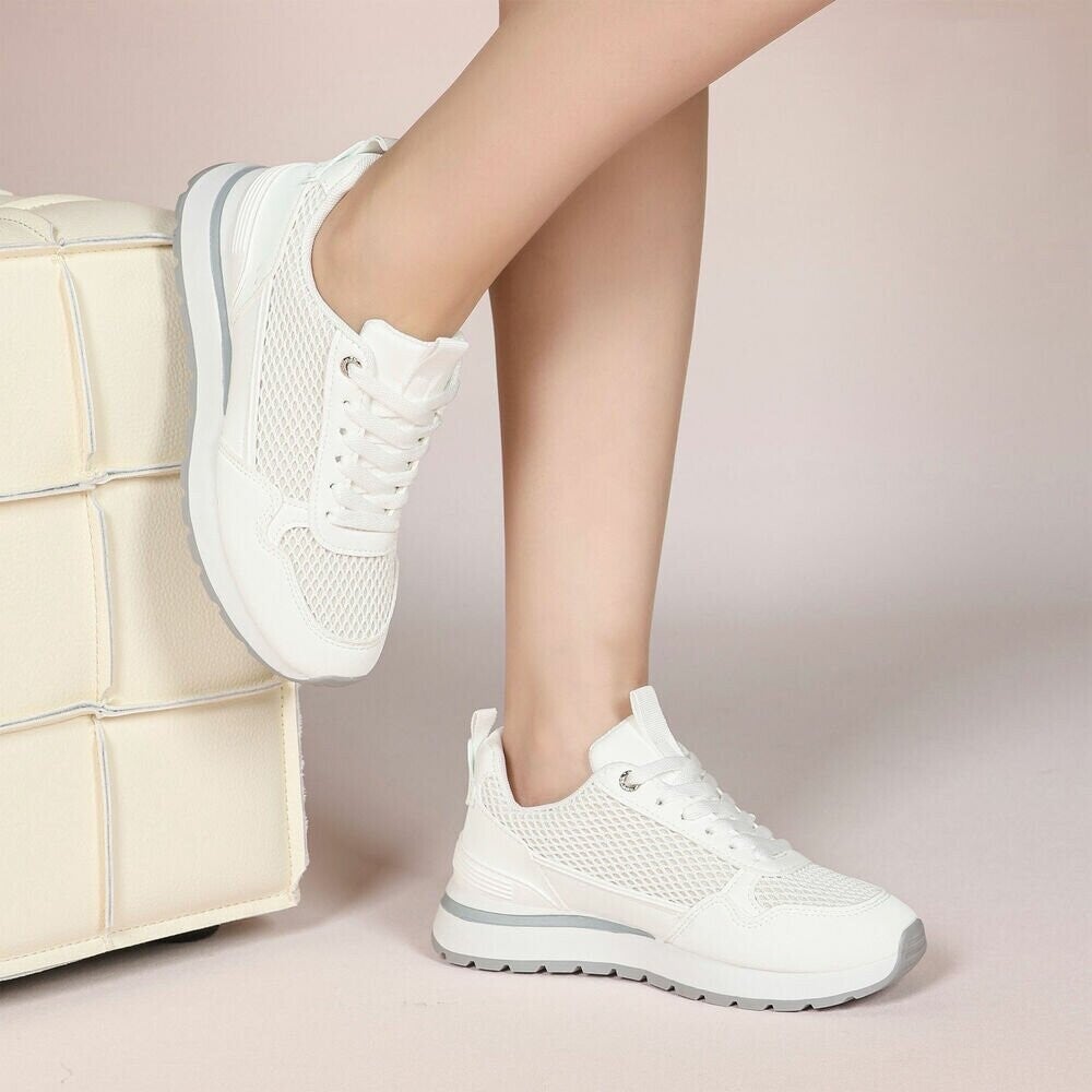 Mesh sneaker