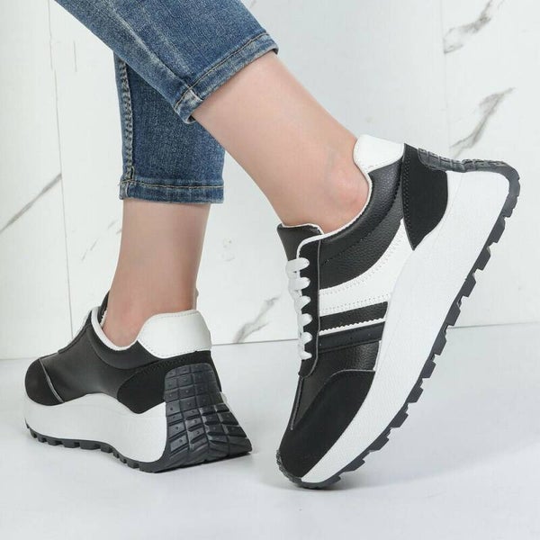 Retro platform sneaker