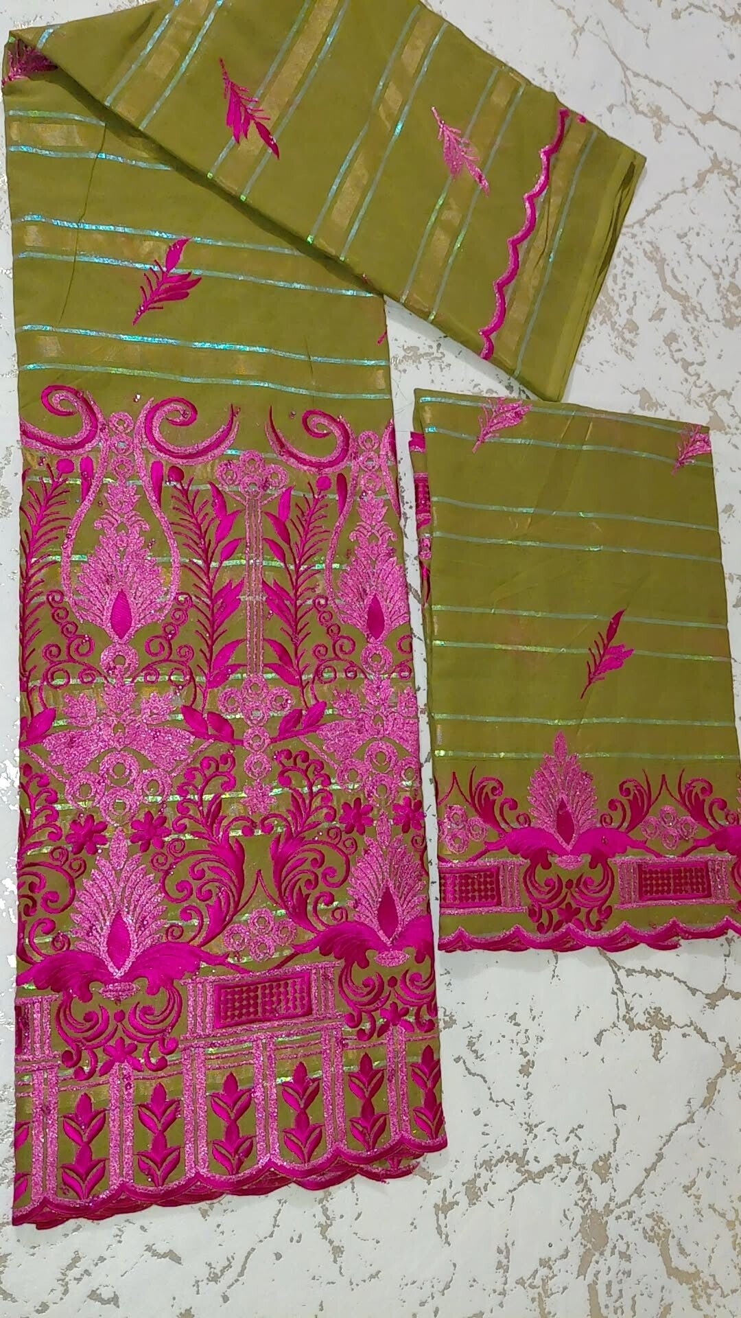 Tissus brillant brodé