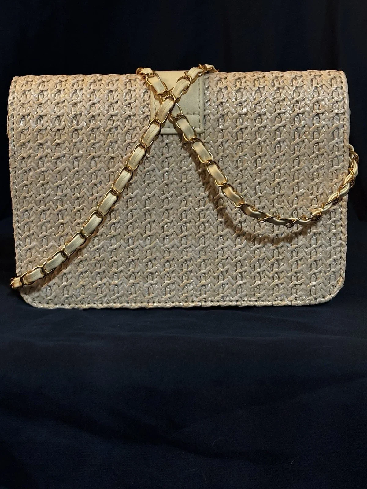 Beige Woven Straw Shoulder Bag Gold Chain Strap Stitching Accent for Women