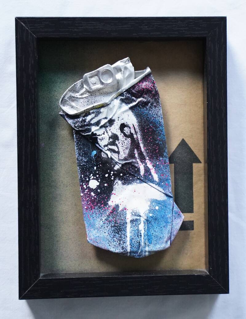 Canned Woman 2021 Mixed Media op platgereden blikje in zwart baklijstje 15x20cm [privé collectie] 