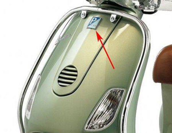 Origineel Piaggio Klik-Logo Voorscherm – Chroom/Blauw