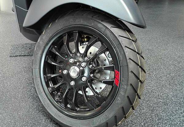 Piaggio Originele Wielsticker (Rood) voor Euro 3/4/5 (S)