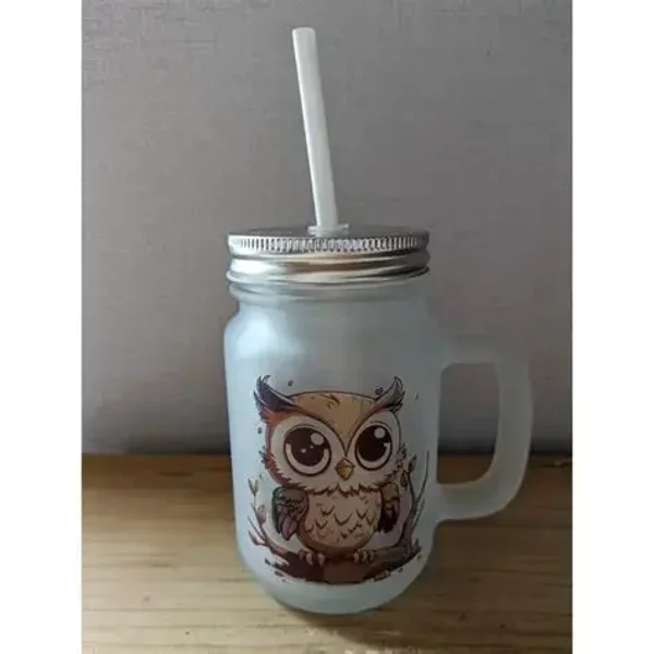 Henkelglas mit Deckel und Trinkhalm