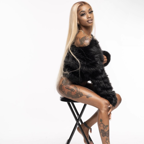 613 / 28'' STRAIGHT FRONTAL WIG