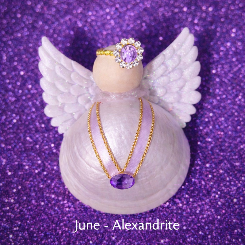 💜 JUNE – ALEXANDRITE Feminine energy • Wisdom • Nurturing • Harmony