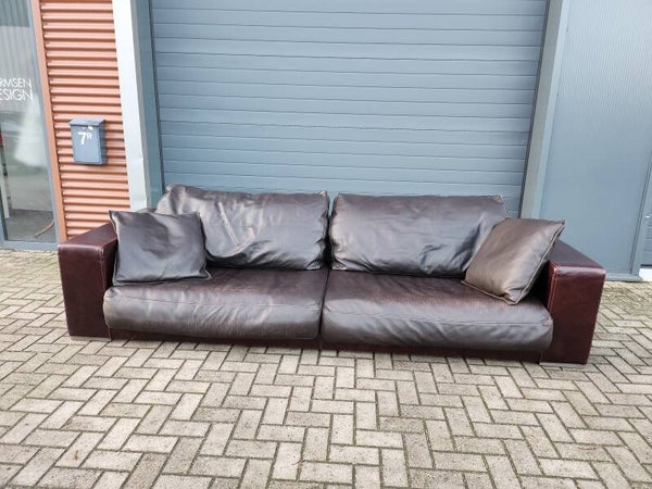 Baxter - Budapest bank by Paola Navone