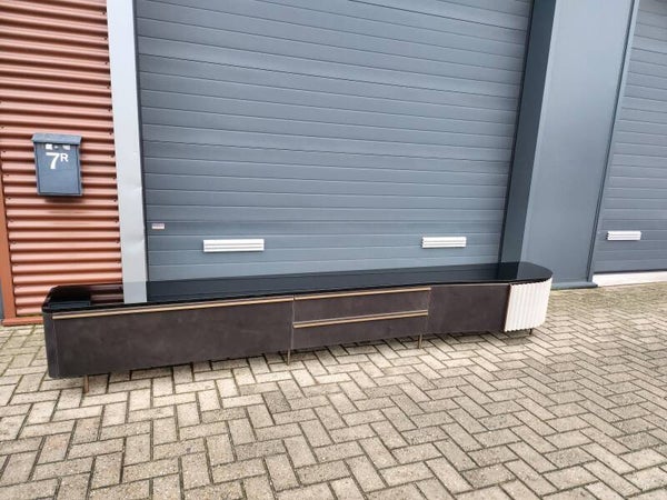 Baxter - Plissé cabinet by Draga & Aurel