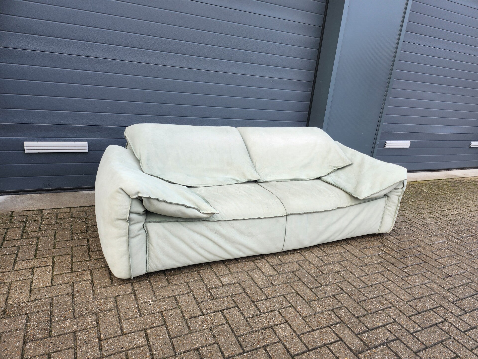 Baxter - Casablanca bank in Nabuk Sage by Paola Navone