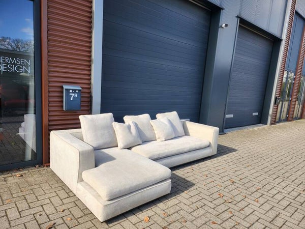 Minotti - Powell bank by Rodolfo Dordoni