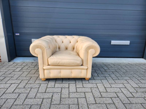 Poltrona Frau - Chester Fauteuil by Renzo Frau