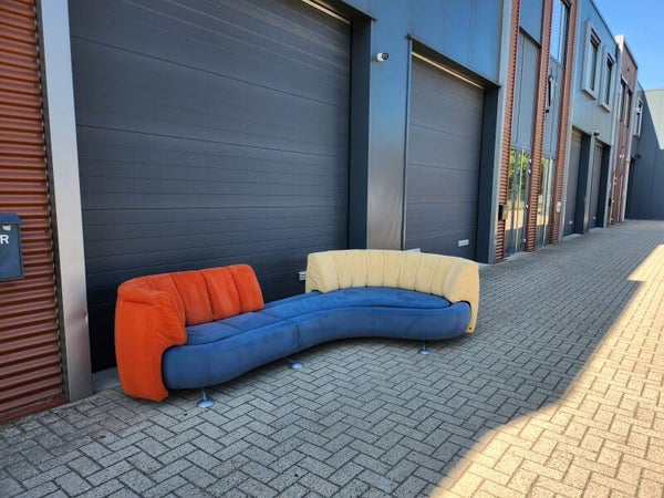 de Sede 1064 (lounge) bank by Hugo de Ruiter